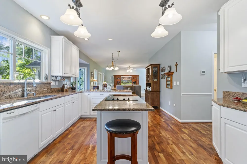 7975 BILLINGSLEY ROAD White Plains, MD 20695