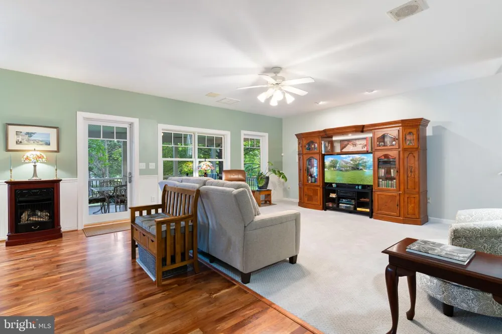 7975 BILLINGSLEY ROAD White Plains, MD 20695