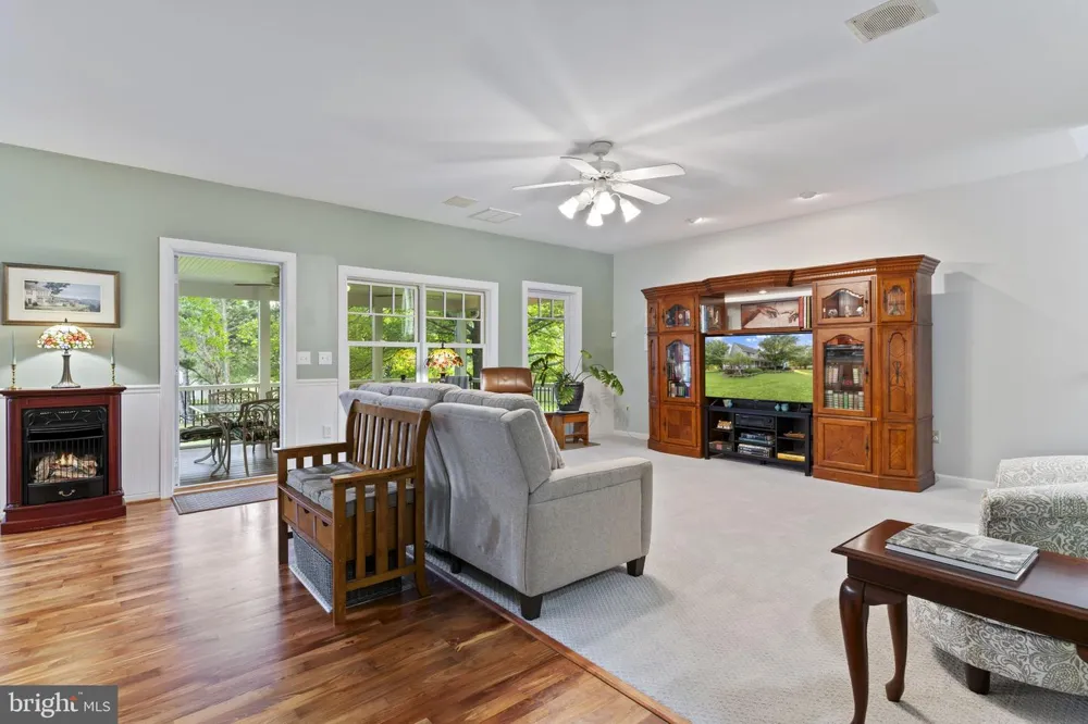 7975 BILLINGSLEY ROAD White Plains, MD 20695