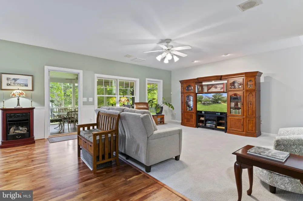 7975 BILLINGSLEY ROAD White Plains, MD 20695