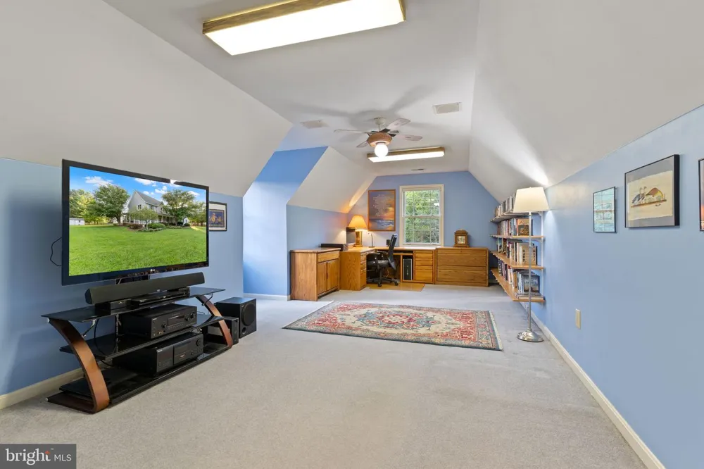 7975 BILLINGSLEY ROAD White Plains, MD 20695