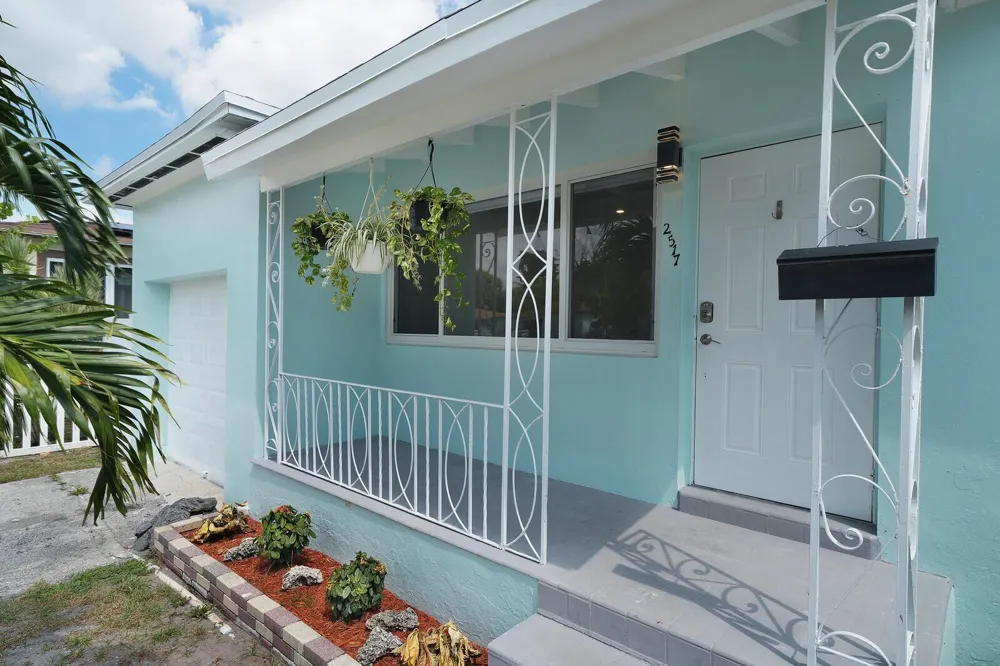 2517 Rodman Street Hollywood, FL 33020