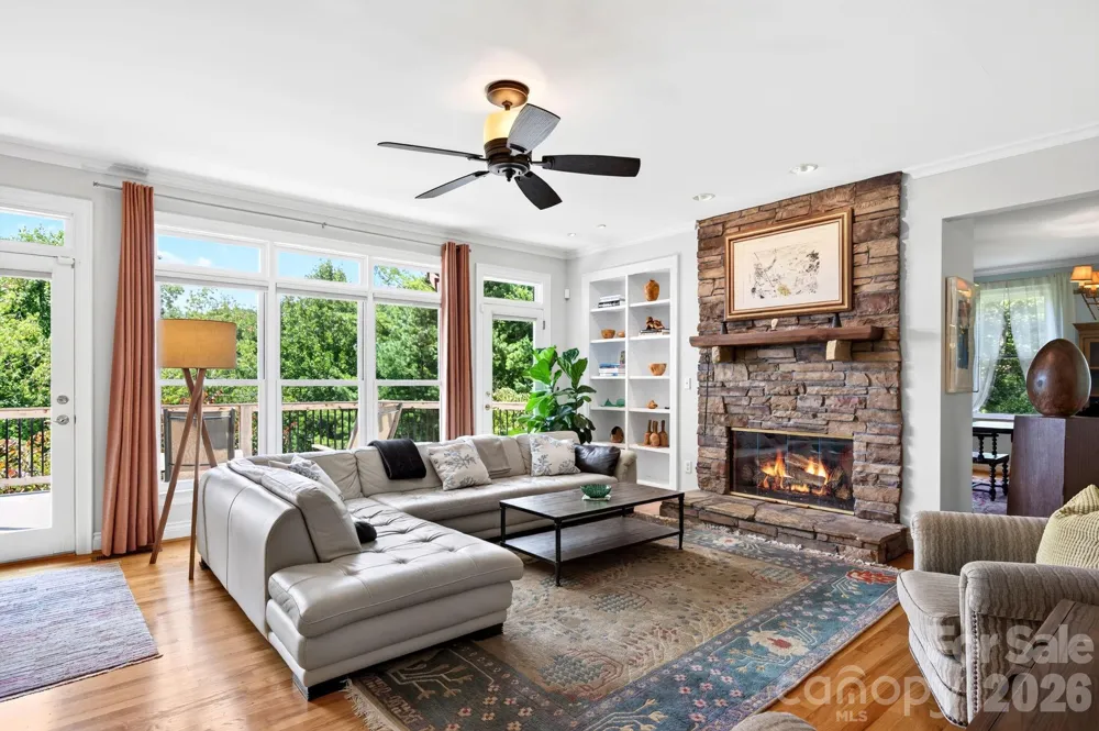 10 Blackberry Lane Asheville, NC 28804