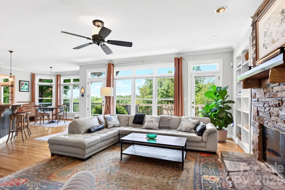 10 Blackberry Lane Asheville, NC 28804