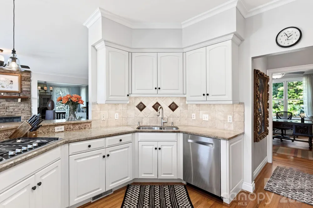 10 Blackberry Lane Asheville, NC 28804