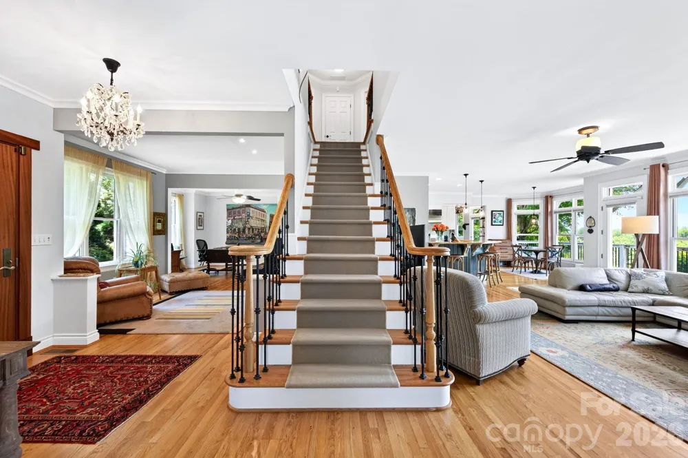 10 Blackberry Lane Asheville, NC 28804