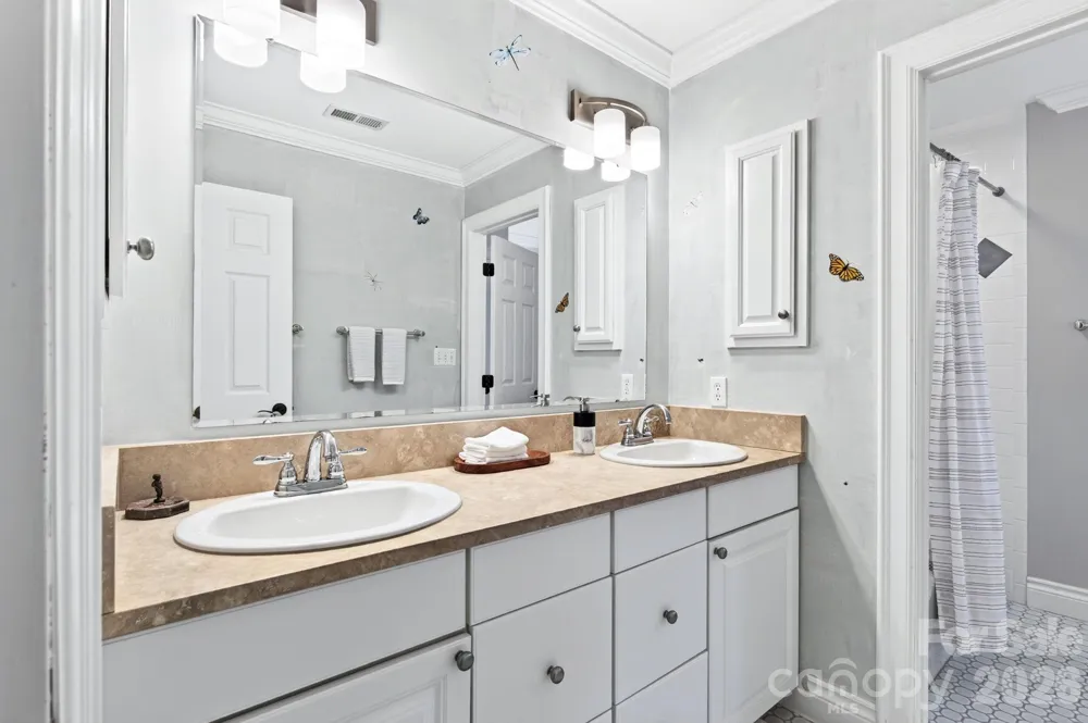 10 Blackberry Lane Asheville, NC 28804