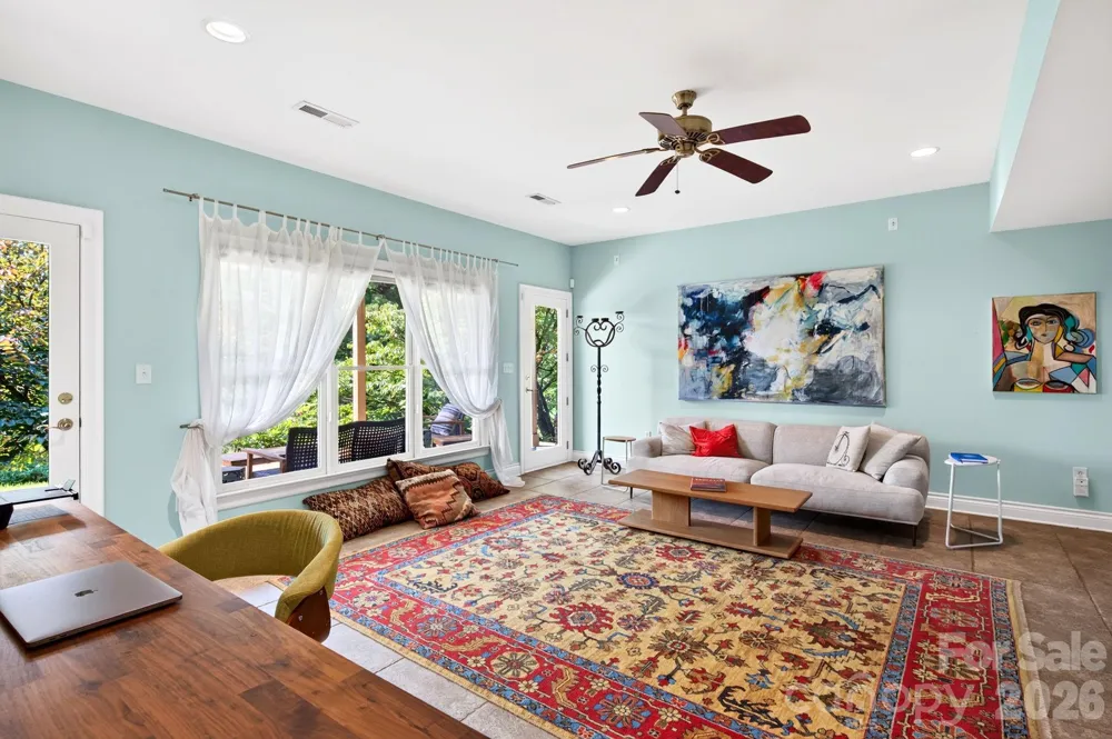 10 Blackberry Lane Asheville, NC 28804