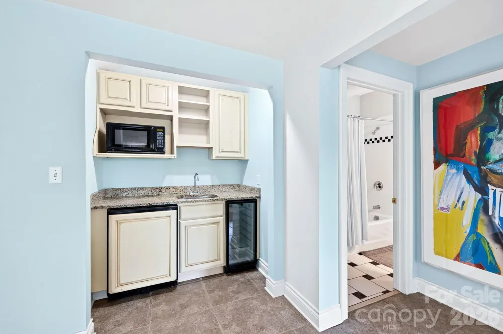 10 Blackberry Lane Asheville, NC 28804