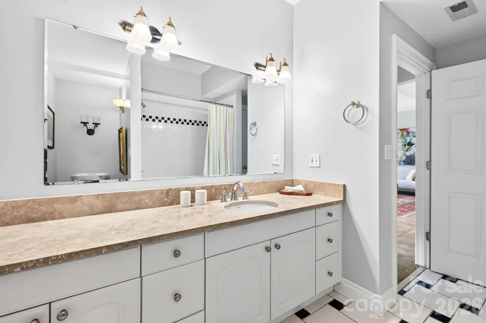 10 Blackberry Lane Asheville, NC 28804