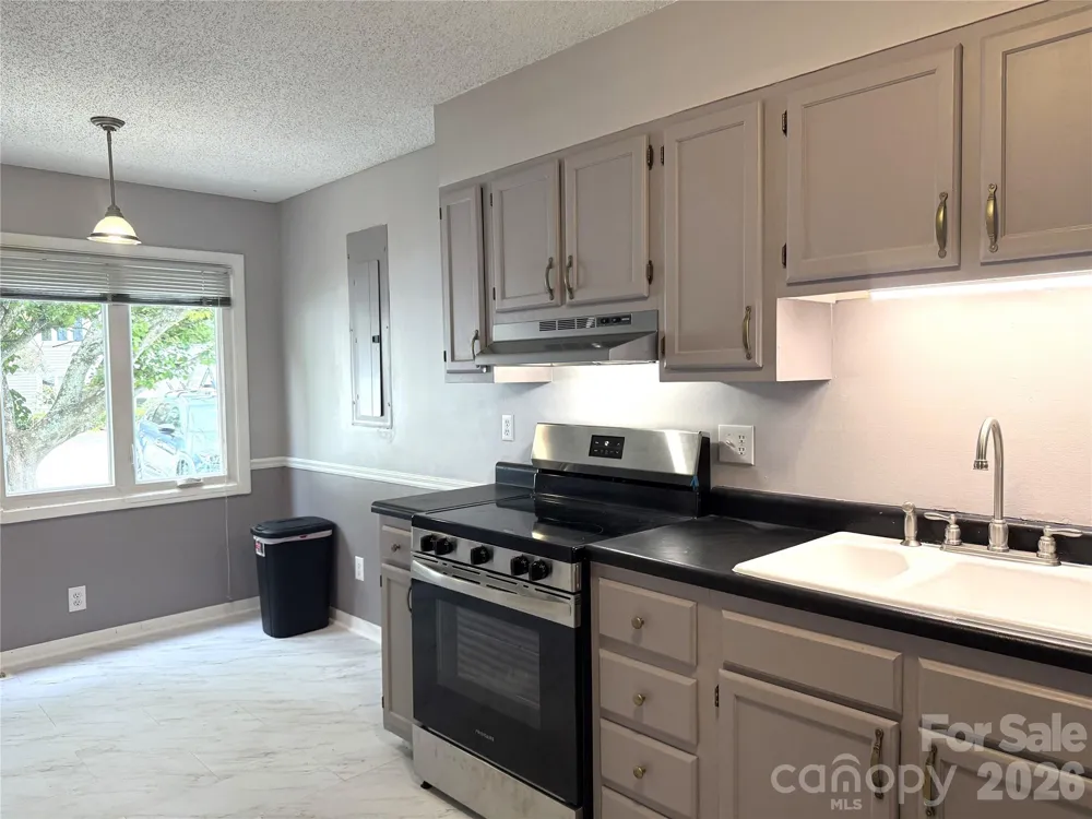 22 Hollybrook Drive Asheville, NC 28803