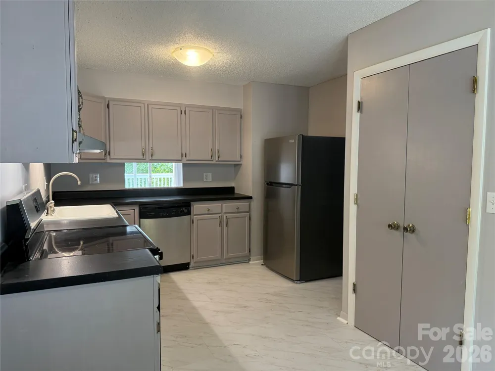 22 Hollybrook Drive Asheville, NC 28803