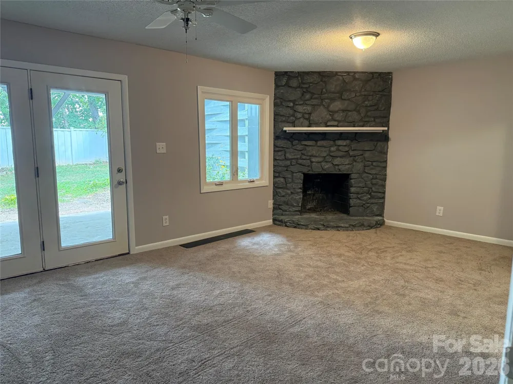 22 Hollybrook Drive Asheville, NC 28803