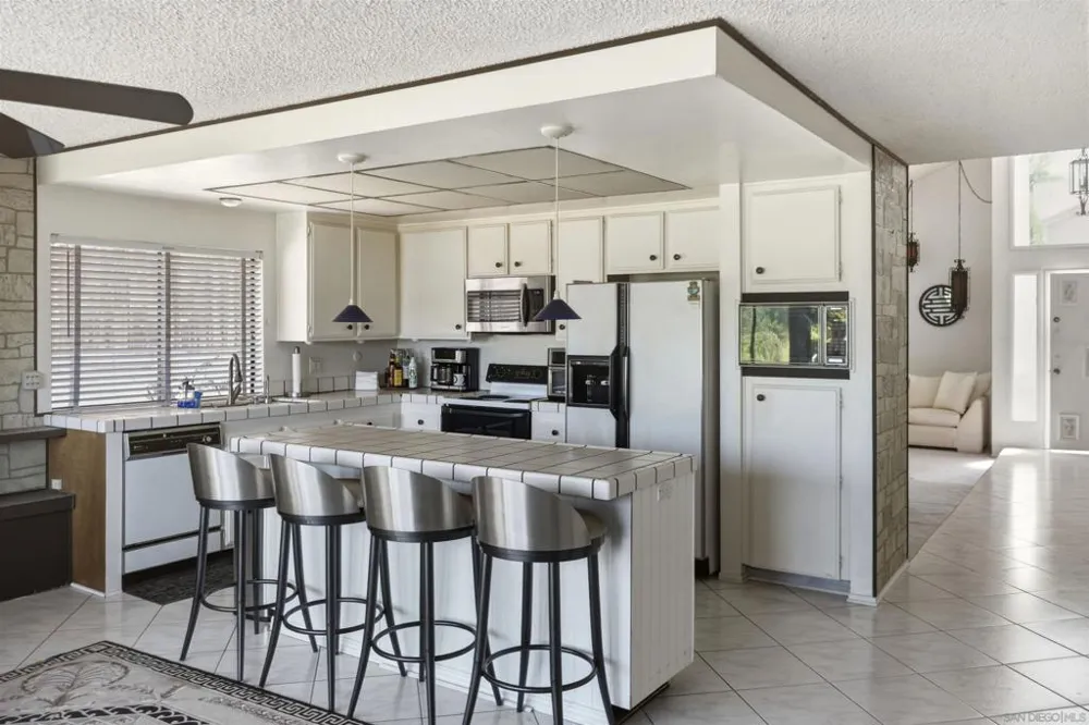 470 Jolina Way Encinitas, CA 92024
