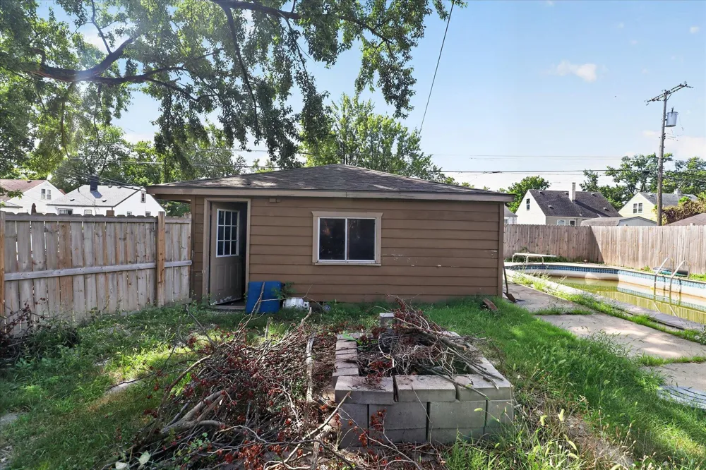 1603 Michigan Boulevard Lincoln Park, MI 48146