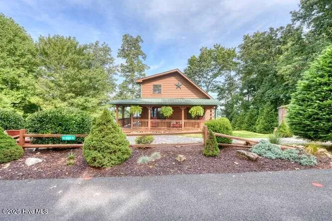 81 Grant Drive Brasstown, NC 28902