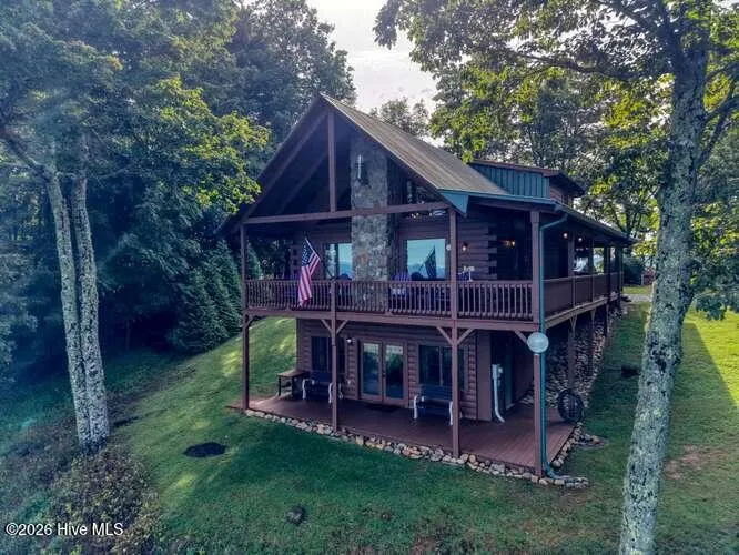 81 Grant Drive Brasstown, NC 28902