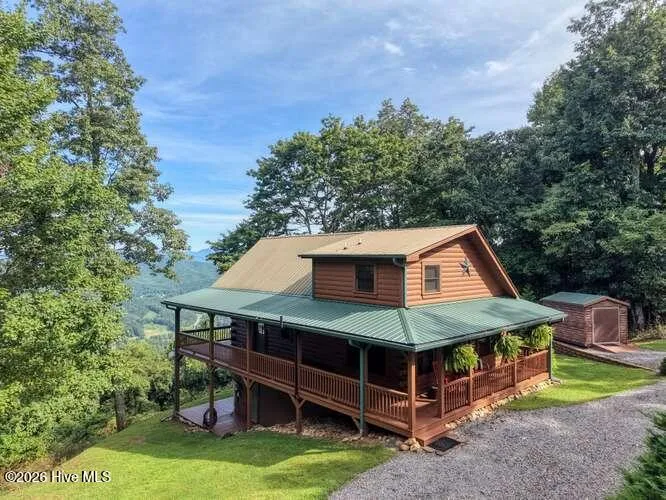 81 Grant Drive Brasstown, NC 28902