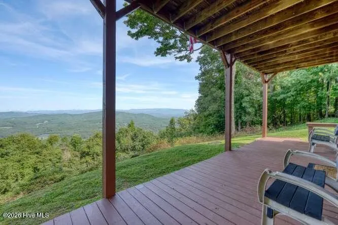 81 Grant Drive Brasstown, NC 28902