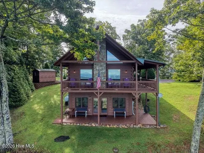 81 Grant Drive Brasstown, NC 28902