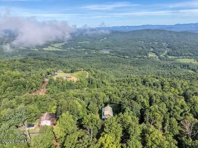 81 Grant Drive Brasstown, NC 28902