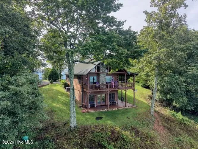 81 Grant Drive Brasstown, NC 28902
