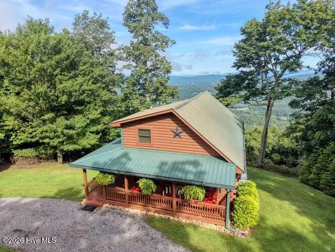 81 Grant Drive Brasstown, NC 28902