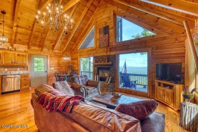 81 Grant Drive Brasstown, NC 28902