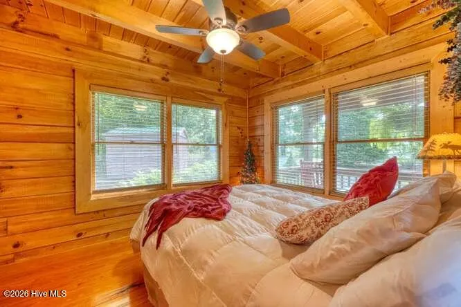 81 Grant Drive Brasstown, NC 28902