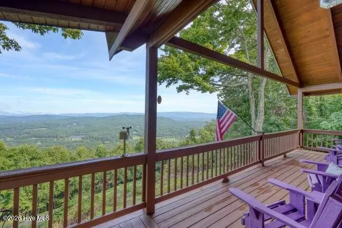 81 Grant Drive Brasstown, NC 28902