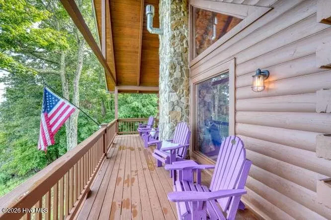 81 Grant Drive Brasstown, NC 28902