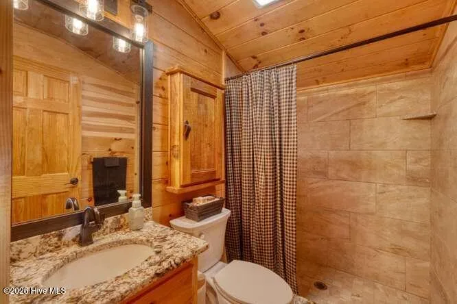 81 Grant Drive Brasstown, NC 28902