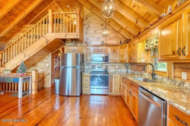 81 Grant Drive Brasstown, NC 28902