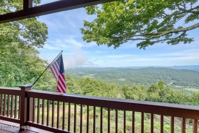 81 Grant Drive Brasstown, NC 28902