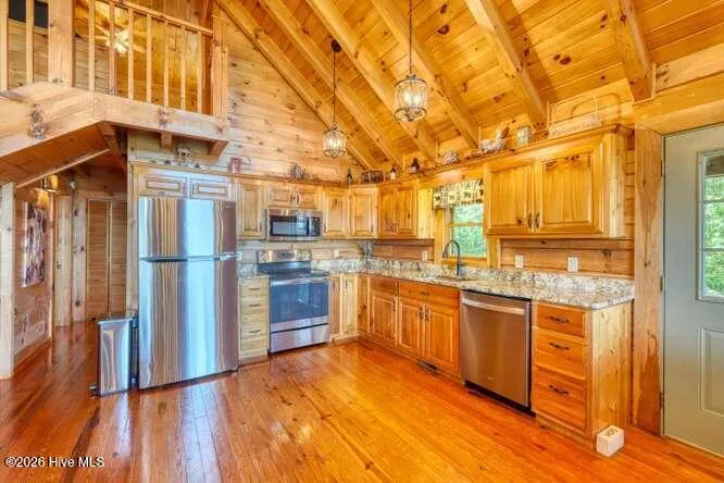 81 Grant Drive Brasstown, NC 28902