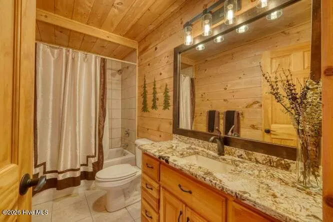 81 Grant Drive Brasstown, NC 28902