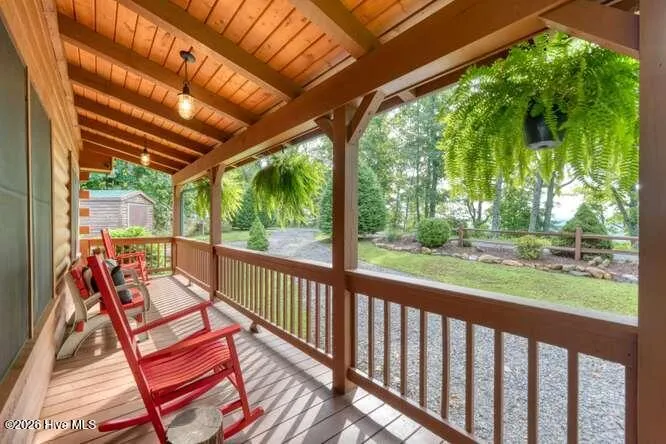 81 Grant Drive Brasstown, NC 28902