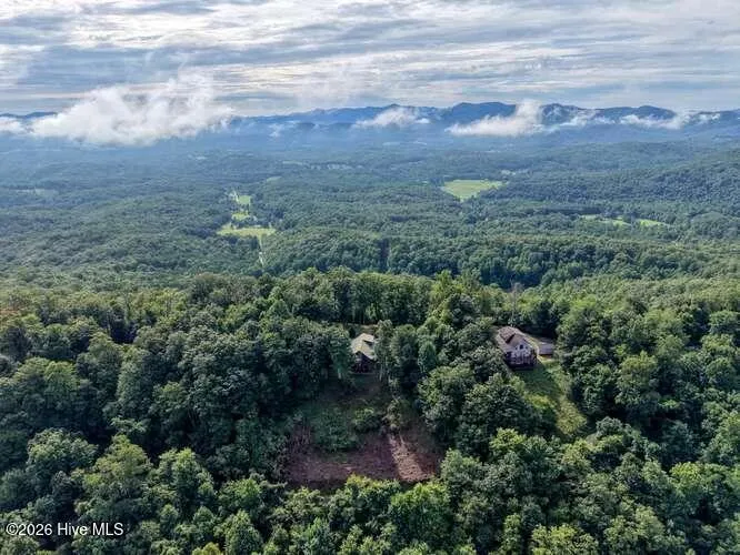 81 Grant Drive Brasstown, NC 28902