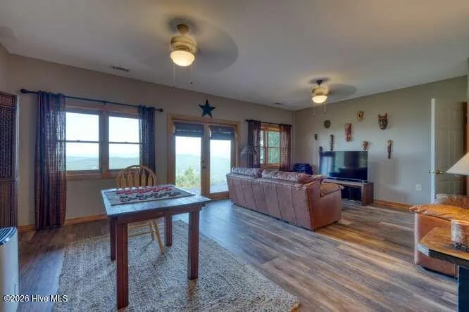 81 Grant Drive Brasstown, NC 28902