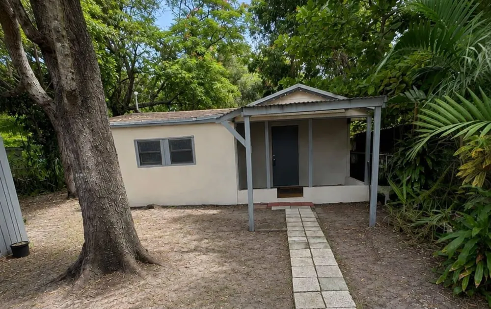 210 SW 7th Street Dania Beach, FL 33004