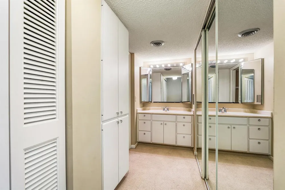 3939 OCEAN DRIVE #408C Vero Beach, FL 32963