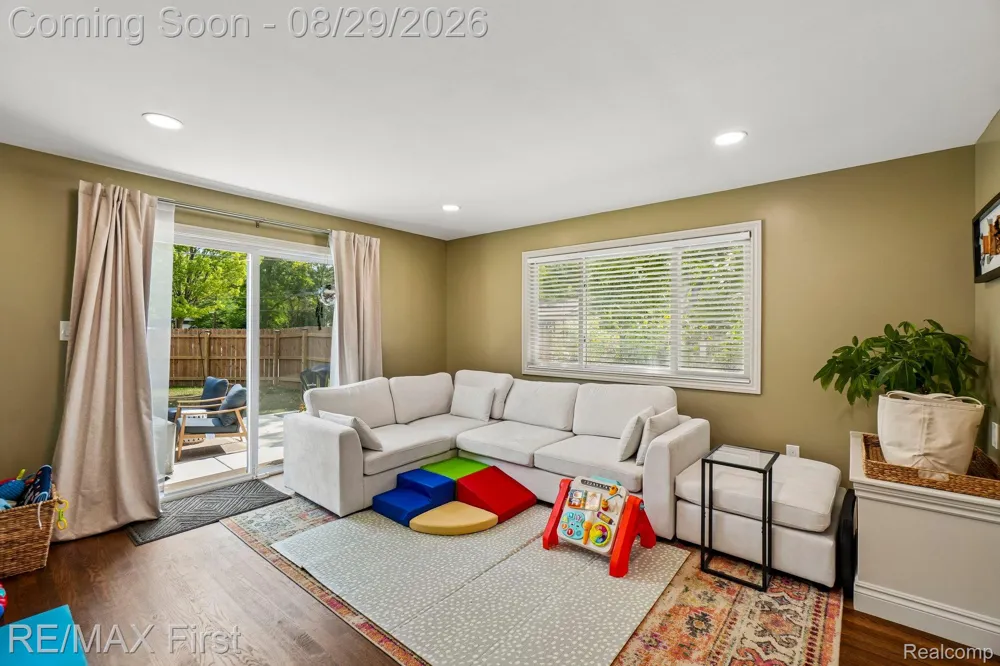 3202 Prairie Avenue Royal Oak City, MI 48073