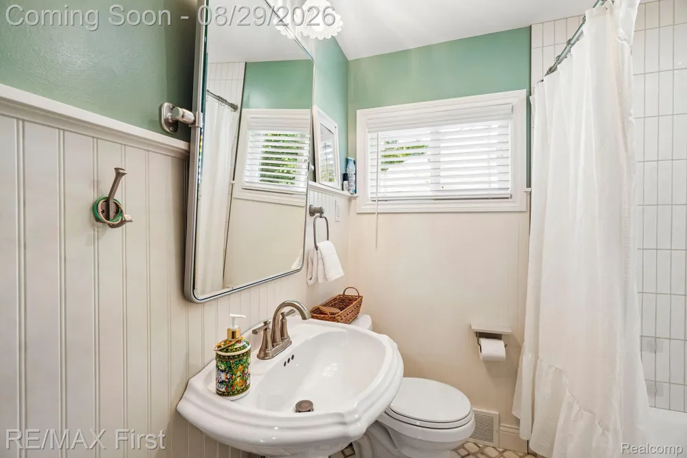 3202 Prairie Avenue Royal Oak City, MI 48073