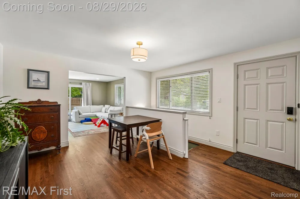 3202 Prairie Avenue Royal Oak City, MI 48073