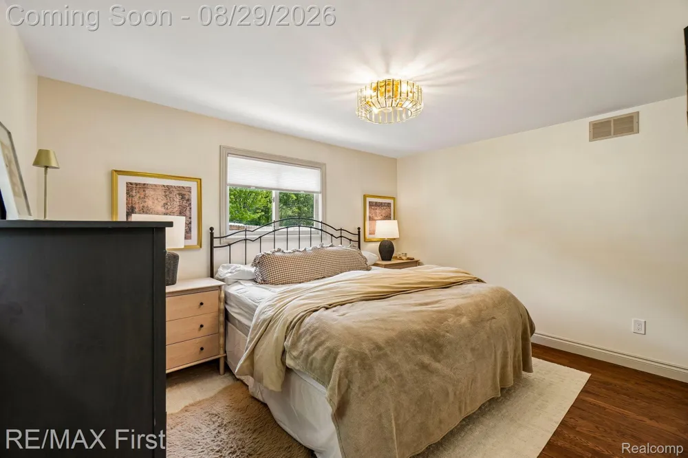 3202 Prairie Avenue Royal Oak City, MI 48073