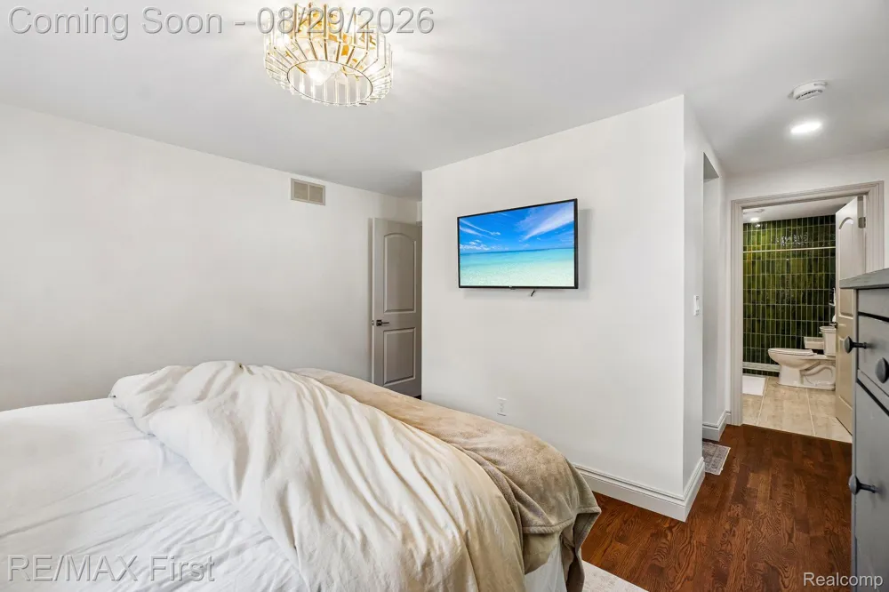3202 Prairie Avenue Royal Oak City, MI 48073