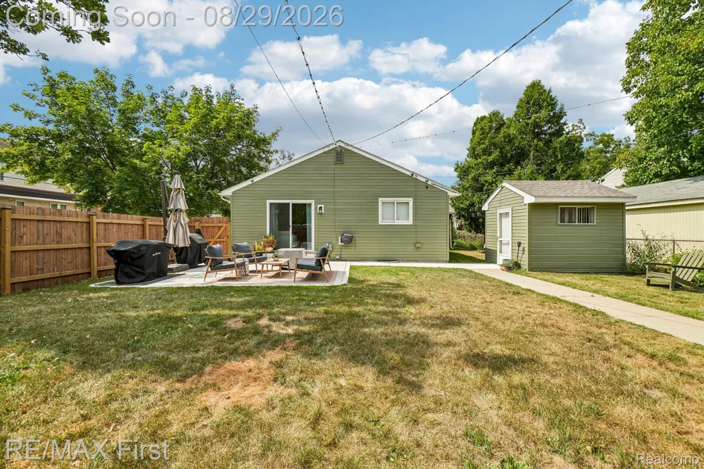 3202 Prairie Avenue Royal Oak City, MI 48073