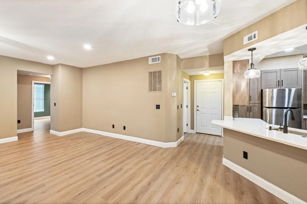 5512 METROWEST BOULEVARD #12-203 Orlando, FL 32811