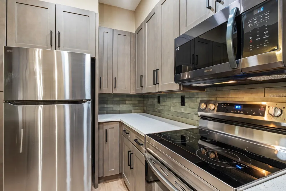 5512 METROWEST BOULEVARD #12-203 Orlando, FL 32811