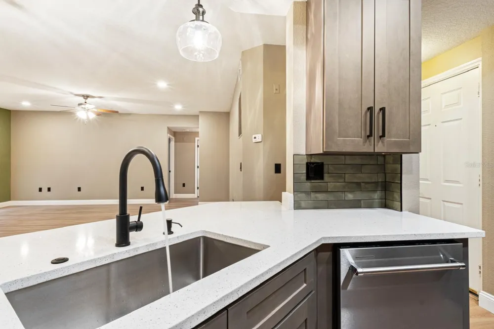5512 METROWEST BOULEVARD #12-203 Orlando, FL 32811